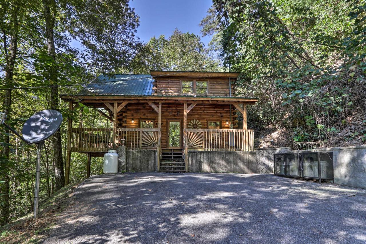 Cabin With Hot Tub And Deck, 3 Mi To Pigeon Forge Sevierville Buitenkant foto