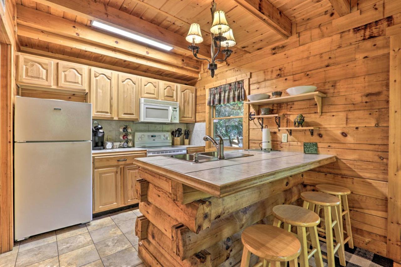 Cabin With Hot Tub And Deck, 3 Mi To Pigeon Forge Sevierville Buitenkant foto
