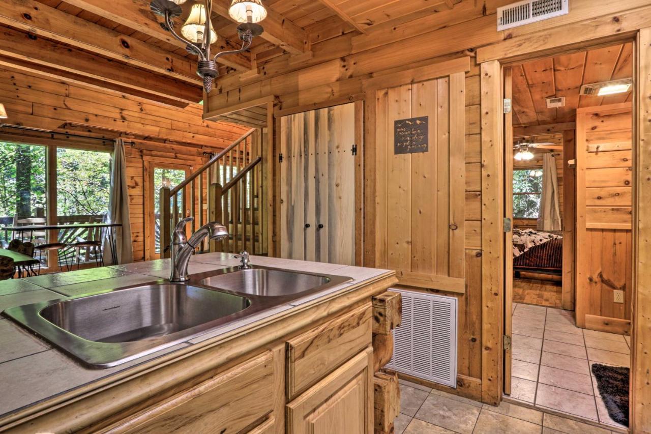 Cabin With Hot Tub And Deck, 3 Mi To Pigeon Forge Sevierville Buitenkant foto