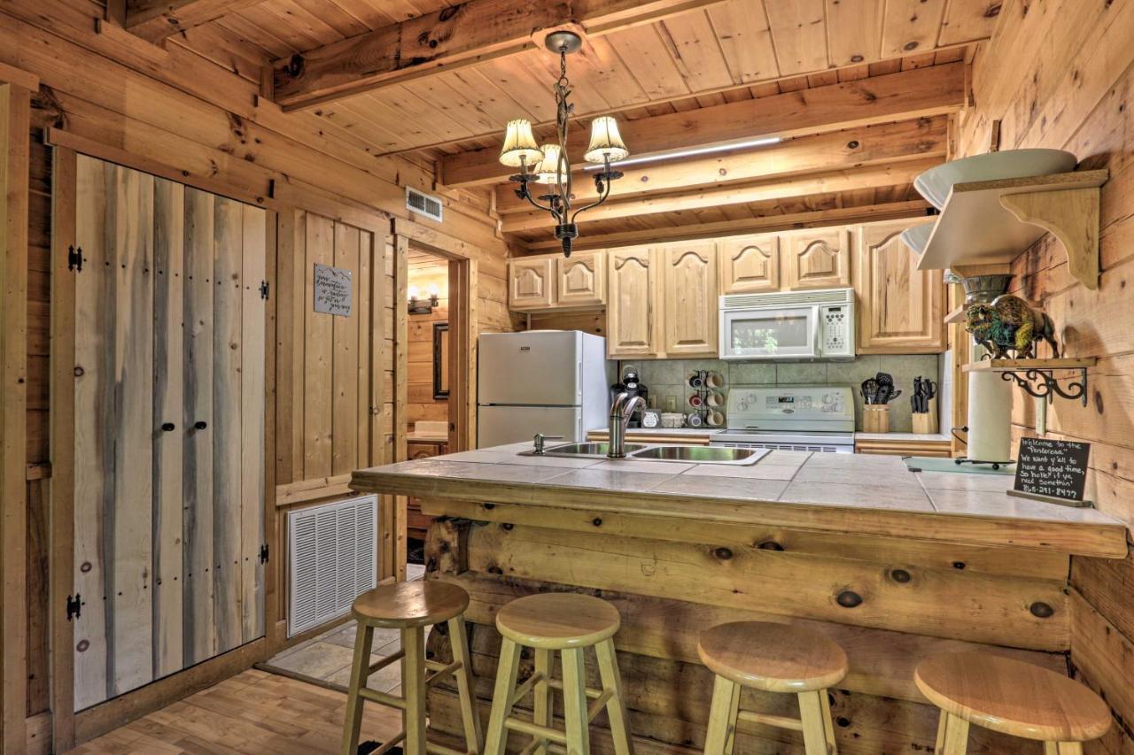 Cabin With Hot Tub And Deck, 3 Mi To Pigeon Forge Sevierville Buitenkant foto