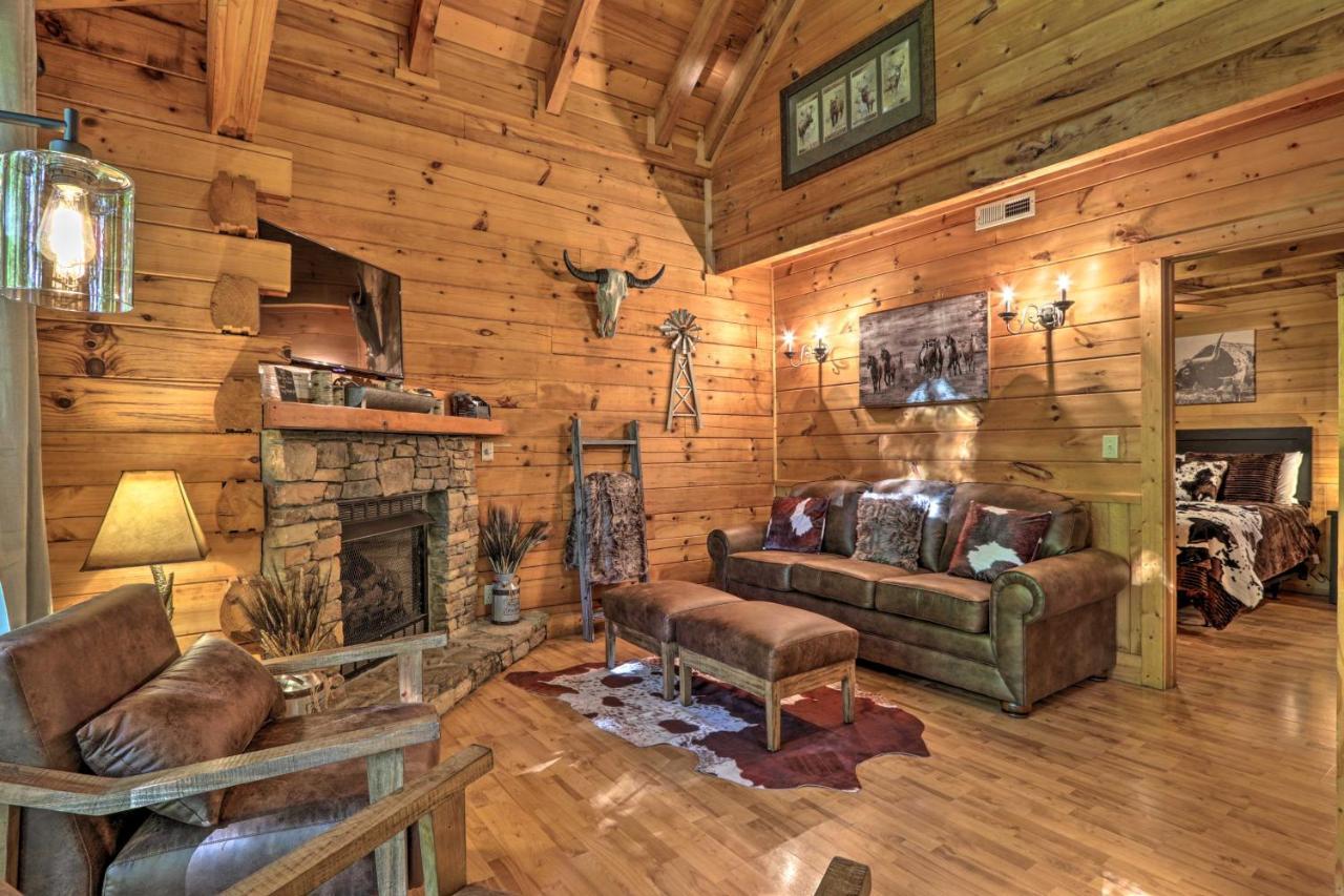 Cabin With Hot Tub And Deck, 3 Mi To Pigeon Forge Sevierville Buitenkant foto