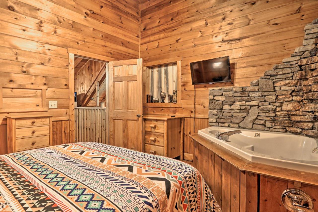 Cabin With Hot Tub And Deck, 3 Mi To Pigeon Forge Sevierville Buitenkant foto